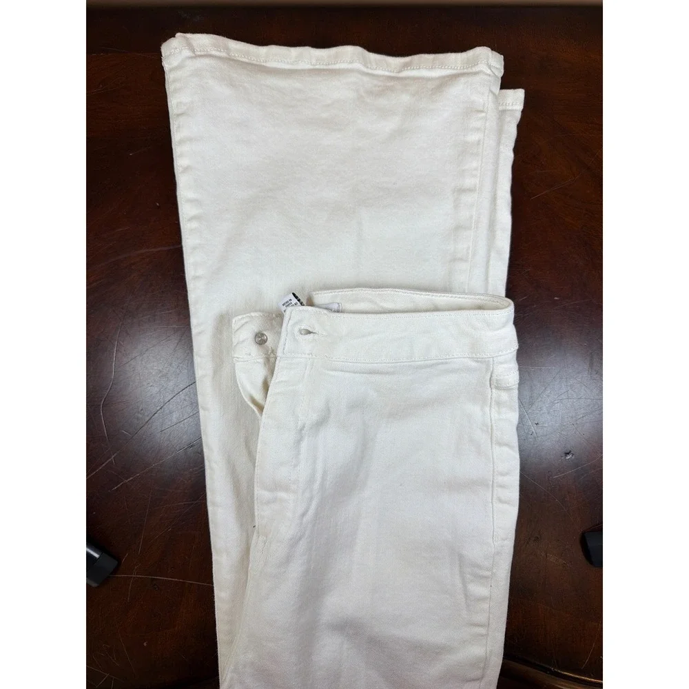 Forever 21 Premium White Flare Leg Jeans High Rise Size 28 Womens‎ Denim